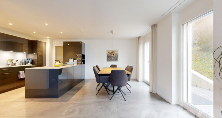 Moderne Terrassenwohnung mit beeindruckender Weitsicht image 1