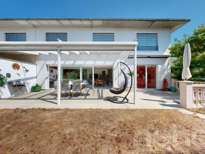 Attraktives 5.5-Zimmer Doppeleinfamilienhaus mit pflegeleichtem Garten image 1