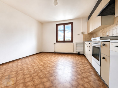 IM ZENTRUM VON ROMANSHORN PAUSCHAL MIT PARKPLATZ ALTBAUWOHNUNG image 4