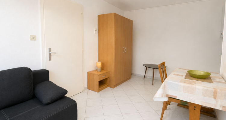 À louer à Monthey un charmant studio meublé image 1