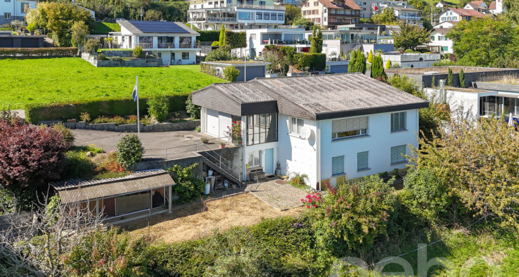 Freistehendes Einfamilienhaus mit traumhafter Seesicht image 3