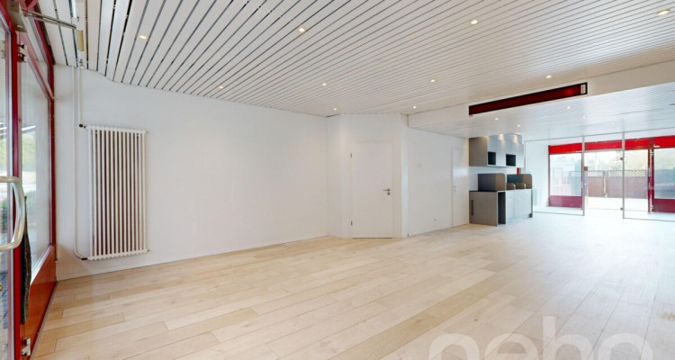 Immeuble mixte avec locaux commerciaux et appartement 3.5 pièces image 3