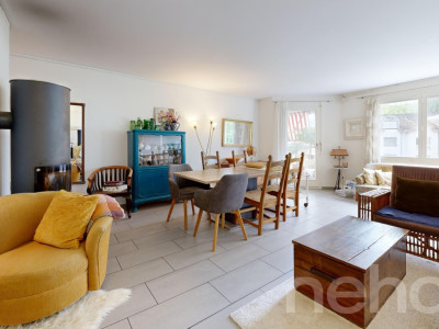 Helle 4.5-Zimmer-Wohnung mit 105 m², Cheminée, 2 Balkonen & Garage image 2