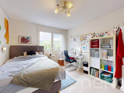 Helle 4.5-Zimmer-Wohnung mit 105 m², Cheminée, 2 Balkonen & Garage image 9