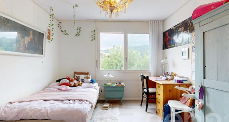 Helle 4.5-Zimmer-Wohnung mit 105 m², Cheminée, 2 Balkonen & Garage image 8