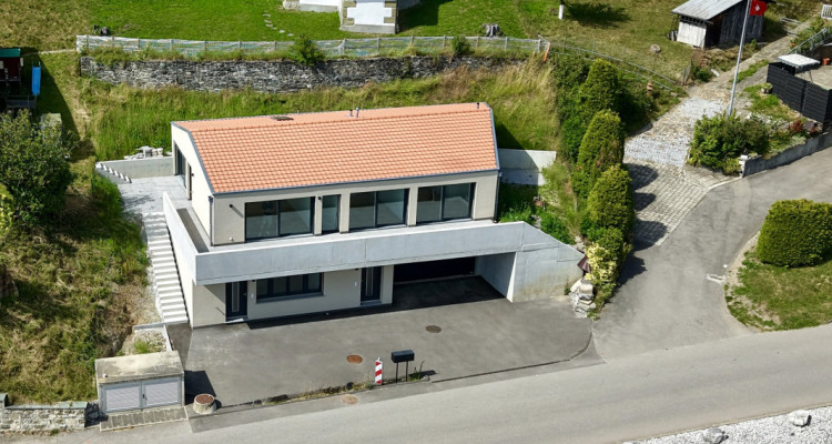 Villa neuve avec unité indépendante et vue dégagée sur les Préalpes — Senèdes image 1