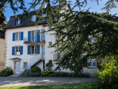 Batisse de caractère au coeur dAuvernier à deux pas du lac: potentiel résidentiel et commercial image 11