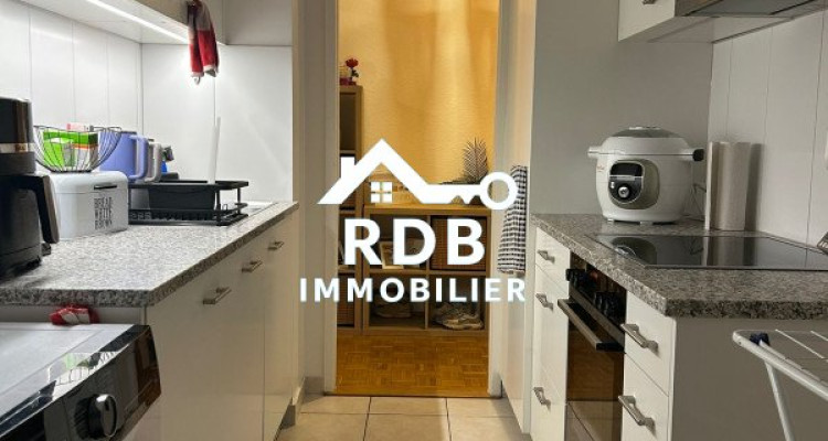 Appartement de 3 pièces au 9ème étage situé à Onex 1213 image 2