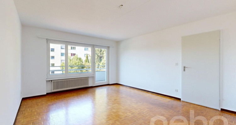 3-Zimmer-Wohnung mit Potenzial und schöner Aussicht ins Grüne image 1
