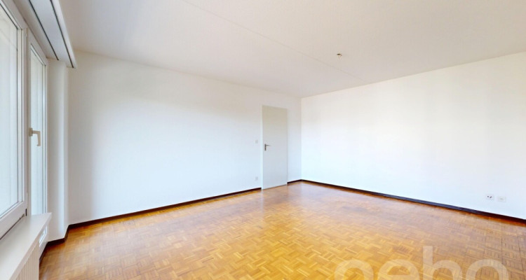 3-Zimmer-Wohnung mit Potenzial und schöner Aussicht ins Grüne image 2