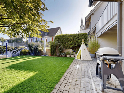 Doppeleinfamilienhaus mit Garten in Sackgasse image 12