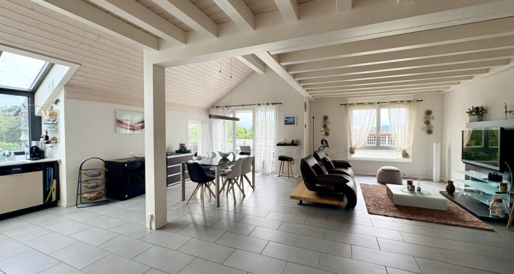 Magnifique, lumineux, duplex de standing de 4,5 pièces au coeur de Genolier image 3