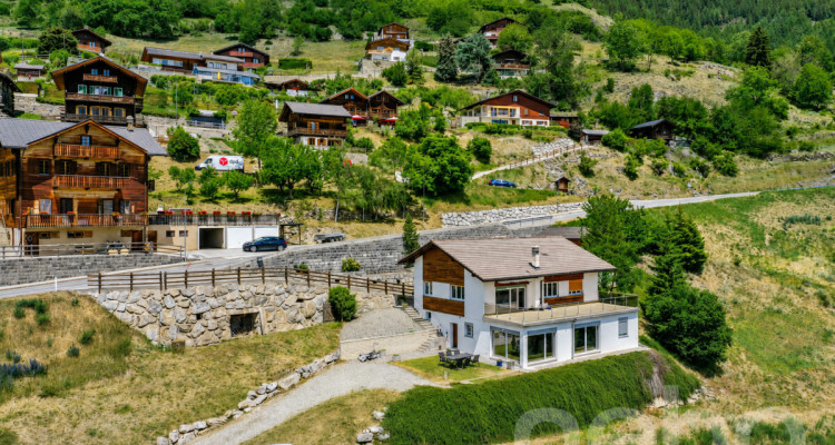 Magnifique propriété avec vue panoramique à Mase image 2