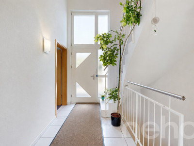 Grosszügiges Zuhause mit Garten, Garage und viel Raum image 3