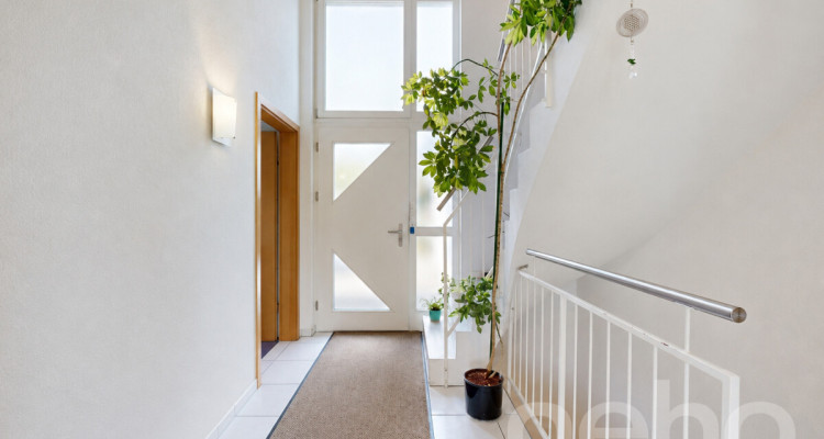 Grosszügiges Zuhause mit Garten, Garage und viel Raum image 3