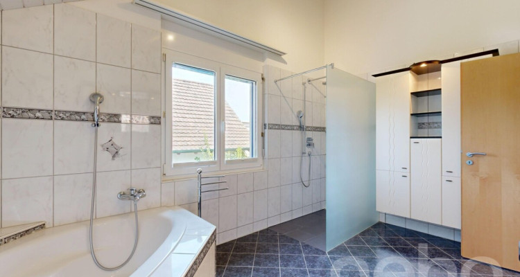 Grosszügiges Zuhause mit Garten, Garage und viel Raum image 9