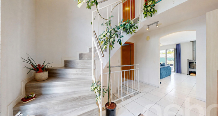 Grosszügiges Zuhause mit Garten, Garage und viel Raum image 12
