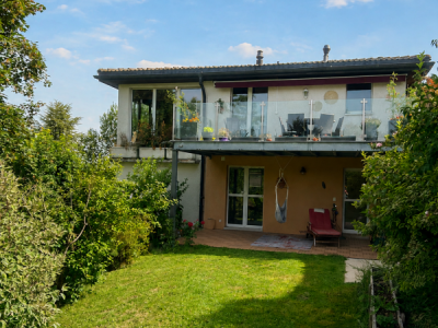 Maison individuelle aux volumes généreux, dans un écrin de verdure image 1