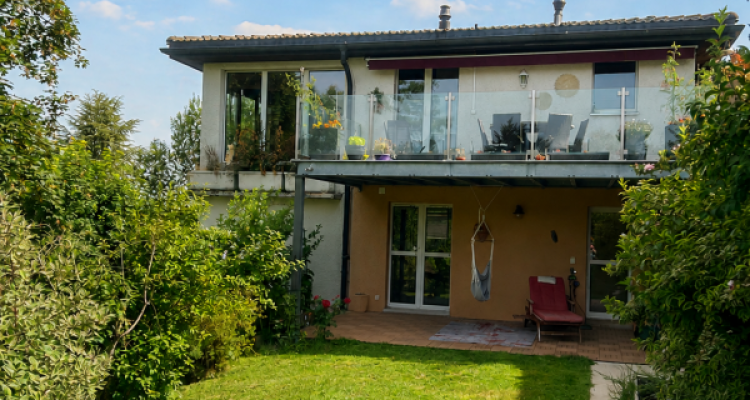 Maison individuelle aux volumes généreux, dans un écrin de verdure image 1