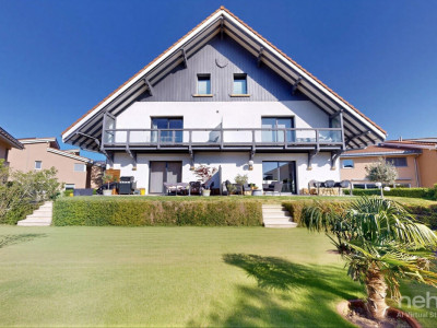 Triplex dexception de 6,5 pièces avec sauna et jardin image 2