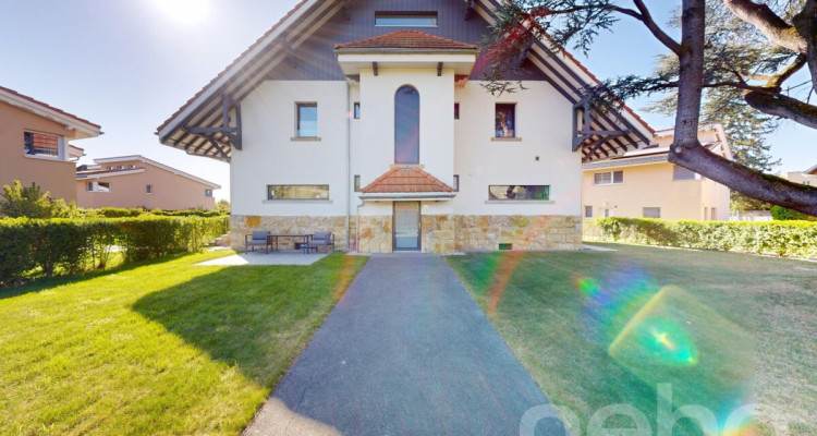 Triplex dexception de 6,5 pièces avec sauna et jardin image 1