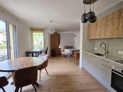 Joli appartement de 2,5 pièces avec terrasses et jardin à Couvet image 3