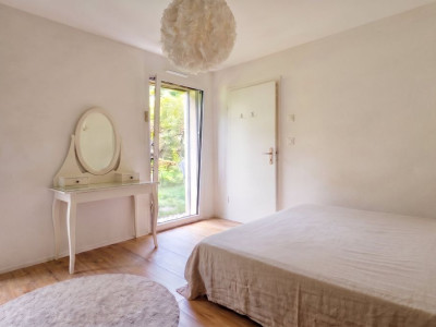 Joli appartement de 2,5 pièces avec terrasses et jardin à Couvet image 6