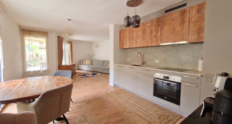 Joli appartement de 2,5 pièces avec terrasses et jardin à Couvet image 4