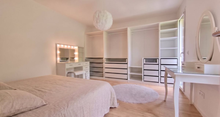 Joli appartement de 2,5 pièces avec terrasses et jardin à Couvet image 5
