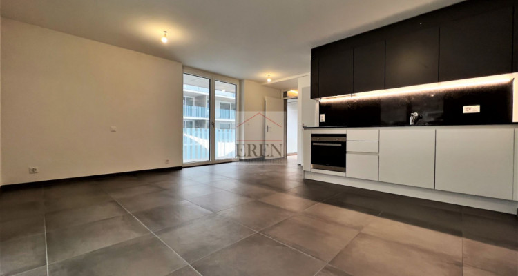 Studio de 42 m2 avec balcon et vue + parking couvert image 1