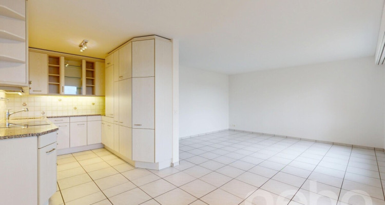 Lichtdurchflutete 4.5 Zimmer Wohnung in Bettlach image 2
