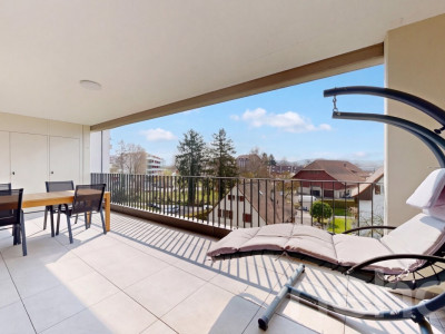 Lumineux 2.5 pièces avec balcon couvert et vue dégagée image 1
