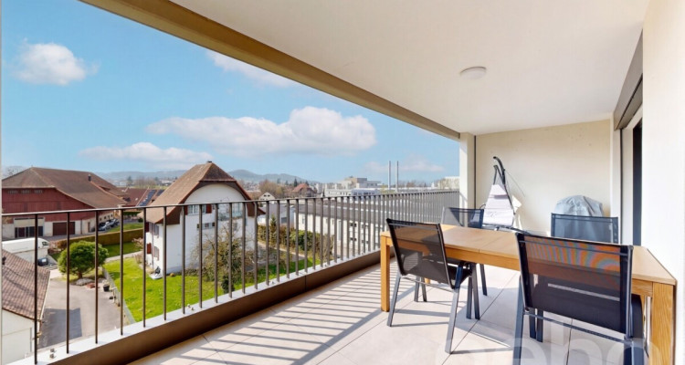Lumineux 2.5 pièces avec balcon couvert et vue dégagée image 2