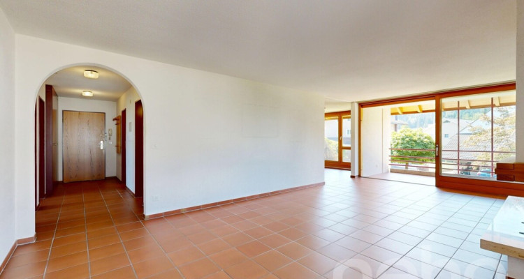 Naturnah wohnen mit Cheminée, Balkon und eigenem Bastelraum image 3