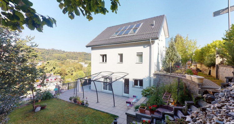 Grande maison avec jardin et appartement indépendant à Penthalaz image 1