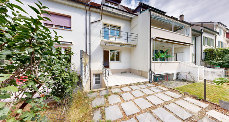 Gemütliches Reihenhaus zum Selbstgestalten im Neubadquartier image 1