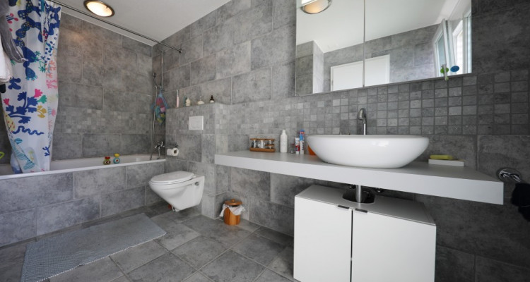 VISITE 3D - Magnifique 5.5p // 4 chambres / balcon - terrasse // vue image 8