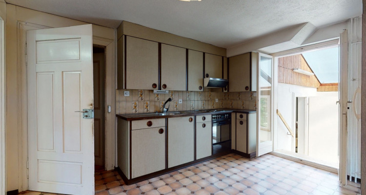 einmaliges Renovationsobjekt, ideal für Handwerker/Mehrgenerationen image 8