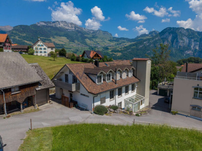 Urlaubsfeeling pur: Sonnig und modern image 1