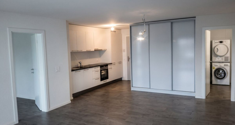 Appartement lumineux de 2,5 pièces avec balcon image 1
