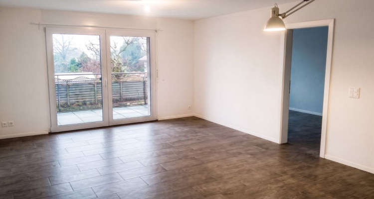 Appartement lumineux de 2,5 pièces avec balcon image 2