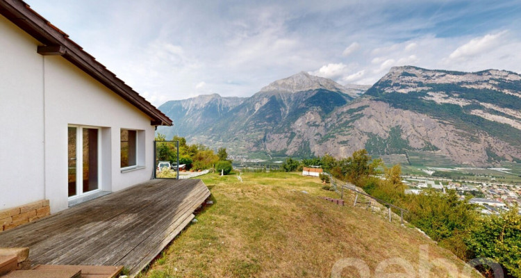 Maison rénovée avec grand jardin et vue sur les montagnes à Saxon image 1