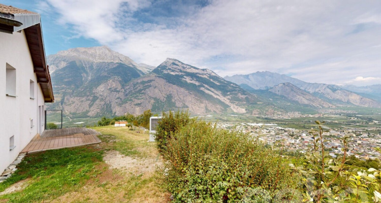 Maison rénovée avec grand jardin et vue sur les montagnes à Saxon image 10