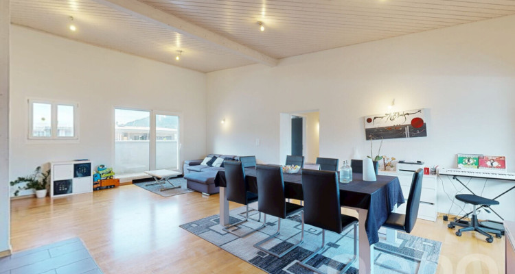 Grand Attique avec terrasse de 60m² et vue sur les montagnes. image 1