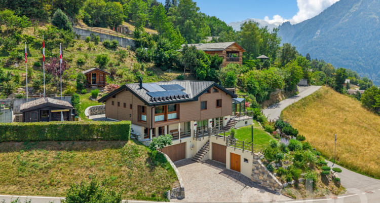 Exclusif: Grand chalet à Val de Bagnes avec une superbe situation image 1
