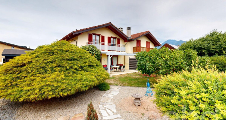 Maison avec jardin et terrasse plein sud à Collombey idéalement située image 9