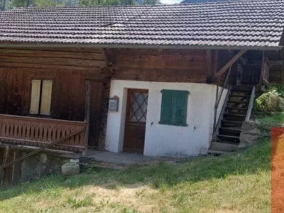 CHALET À RÉNOVER  image 1