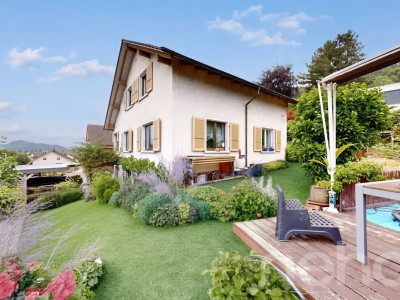 Freistehendes Einfamilienhaus mit herrlichem Garten und Grünsicht image 1