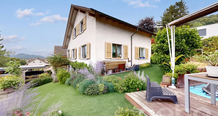 Freistehendes Einfamilienhaus mit herrlichem Garten und Grünsicht image 1