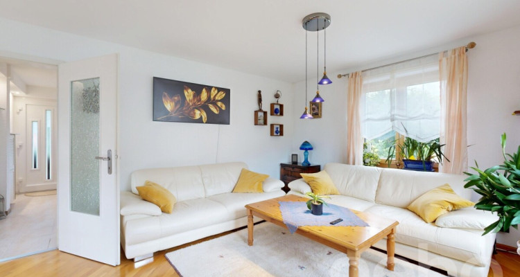 Freistehendes Einfamilienhaus mit herrlichem Garten und Grünsicht image 3